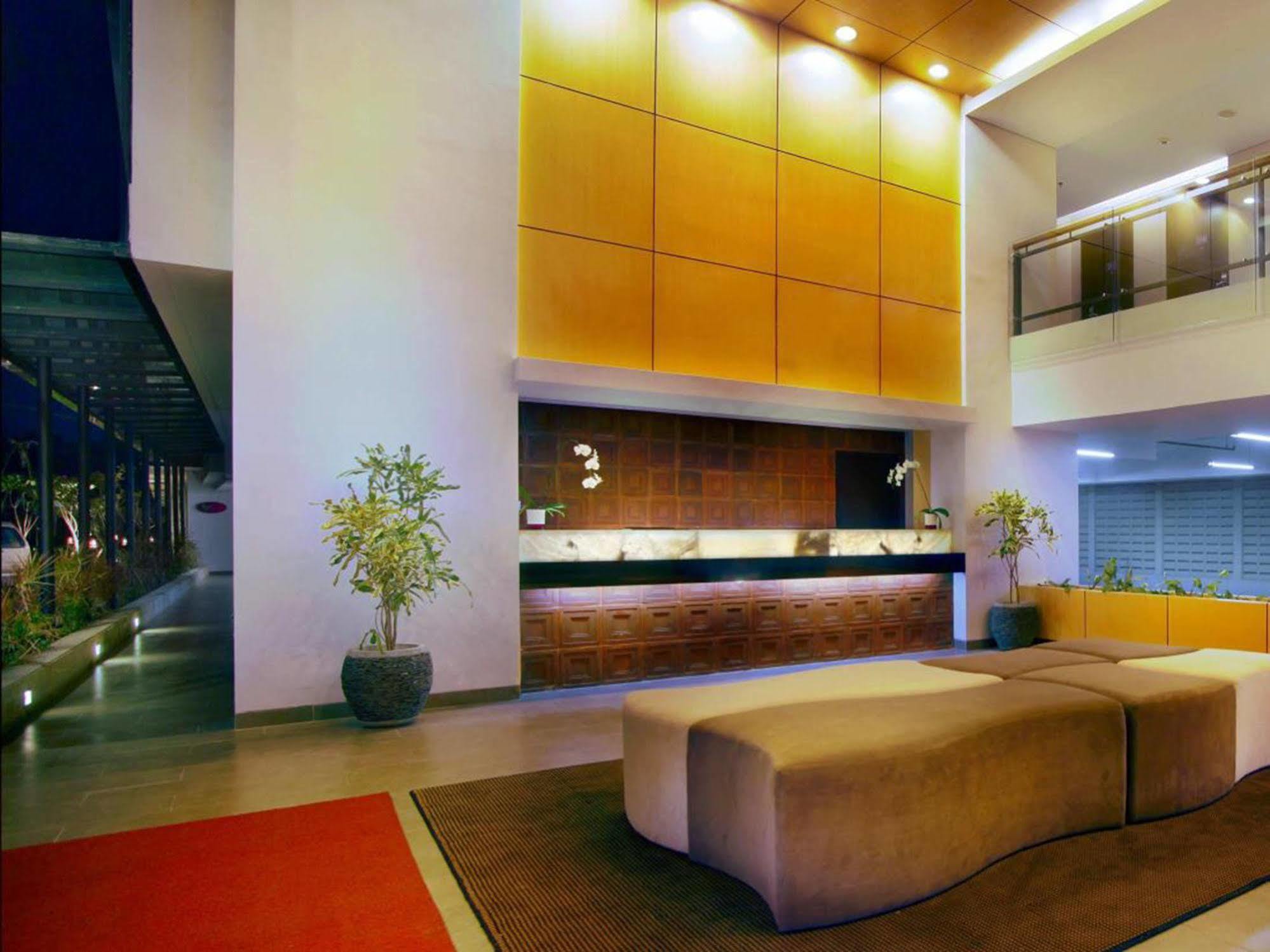 Quest Hotel Kuta By Aston Ngoại thất bức ảnh