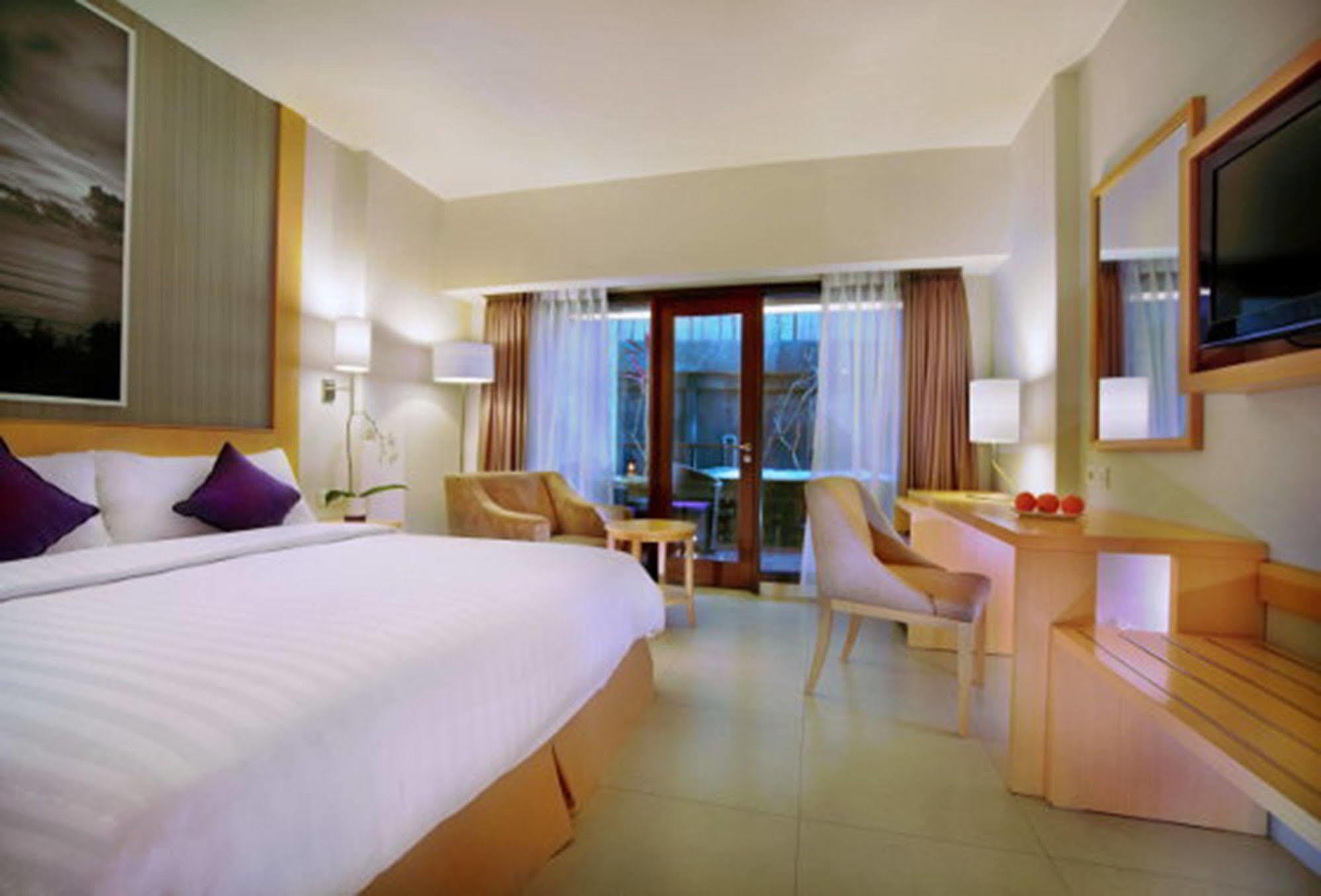 Quest Hotel Kuta By Aston Ngoại thất bức ảnh